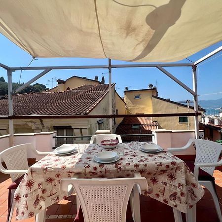 Апартаменты Terrazza Del Centro Леричи Экстерьер фото
